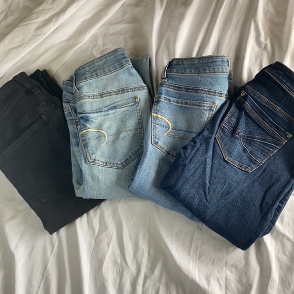 4 pair Bundle pack- 3, 00 American eagle jeans, 1 white and black 0 jean. - Picture 1 of 10